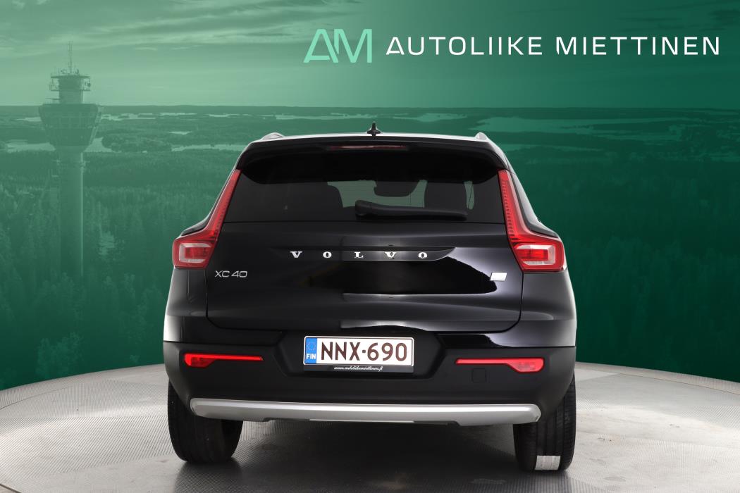 VOLVO XC40 2021