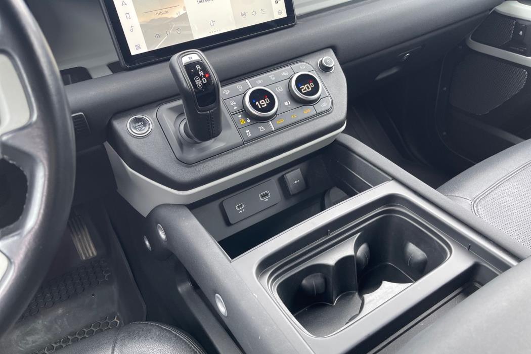 Land Rover Defender 2021