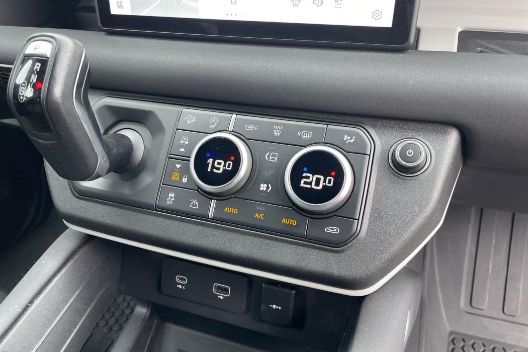 Land Rover Defender 2021