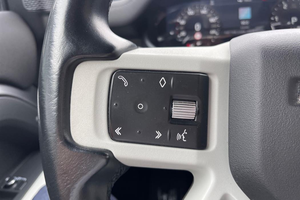 Land Rover Defender 2021