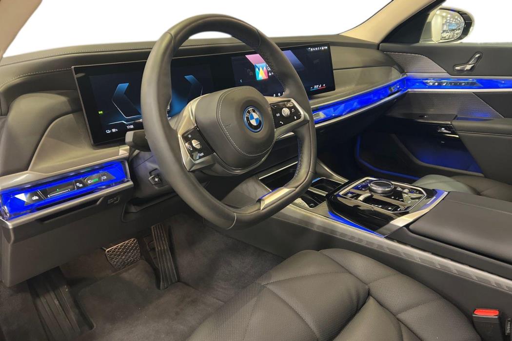 BMW i7 2024