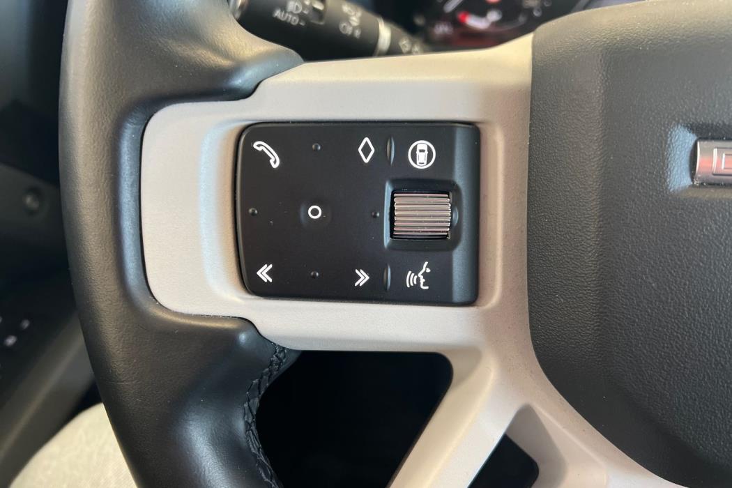 Land Rover Defender 2025