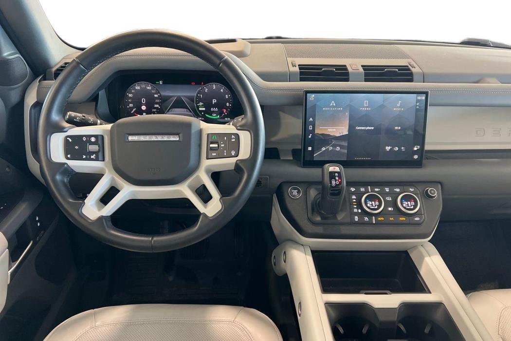 Land Rover Defender 2025