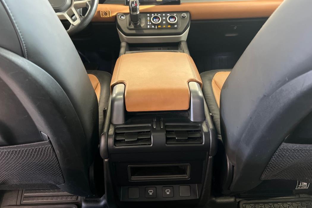 Land Rover Defender 2022