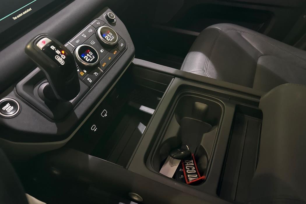 Land Rover Defender 2022