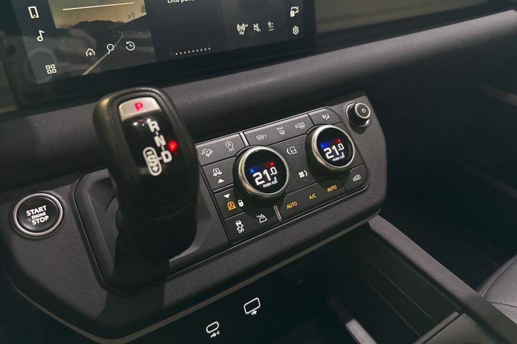 Land Rover Defender 2022