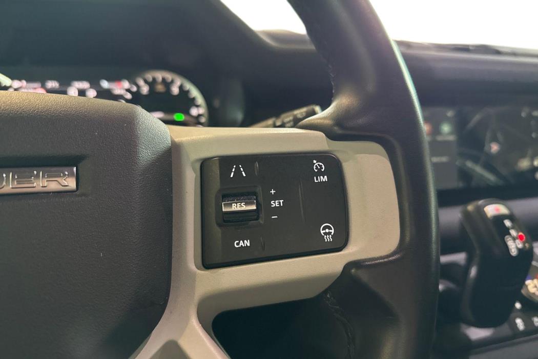 Land Rover Defender 2022