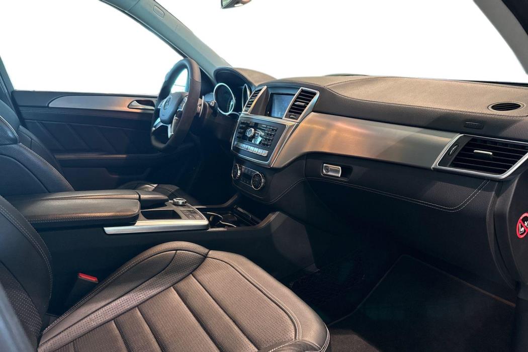 Mercedes-Benz ML 63 AMG 2012