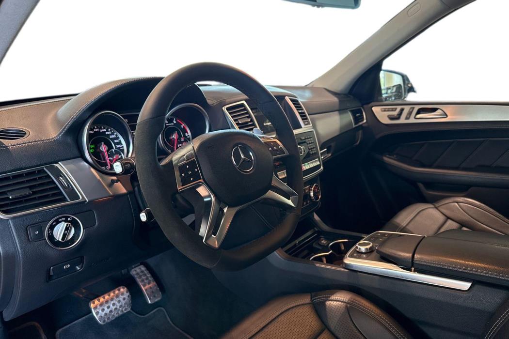 Mercedes-Benz ML 63 AMG 2012