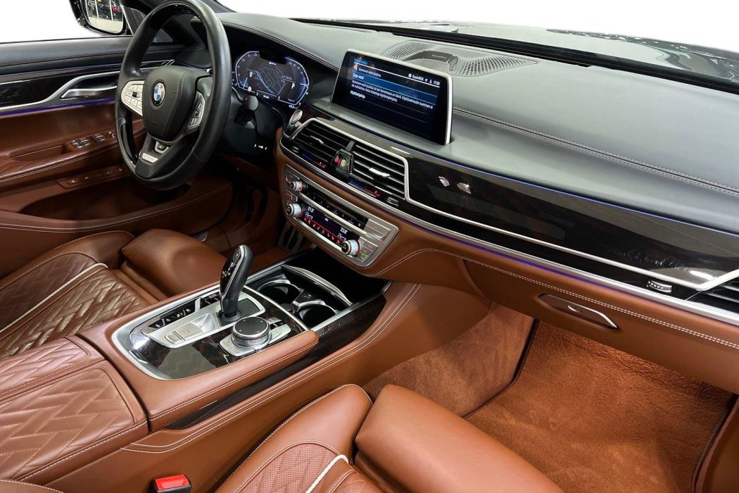 BMW 745 2021