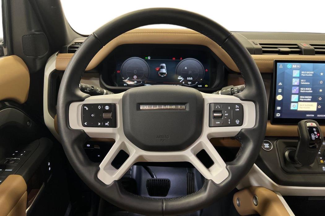 Land Rover Defender 2025