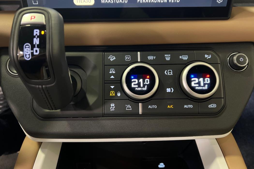 Land Rover Defender 2025