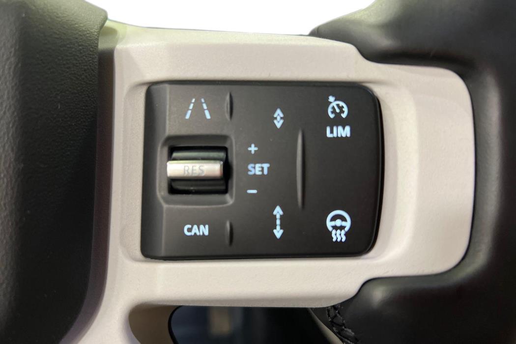 Land Rover Defender 2025