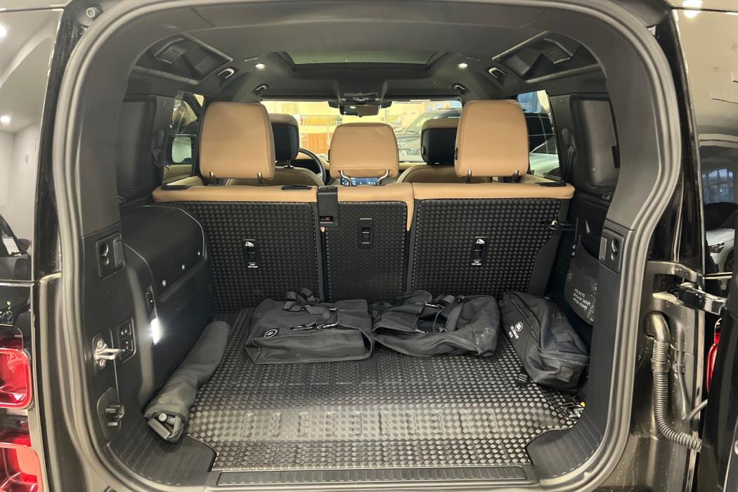 Land Rover Defender 2025