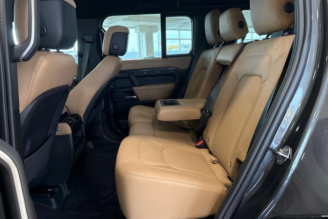 Land Rover Defender 2025