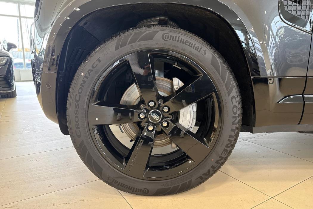 Land Rover Defender 2025