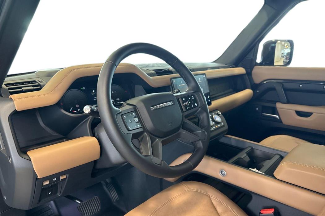 Land Rover Defender 2025