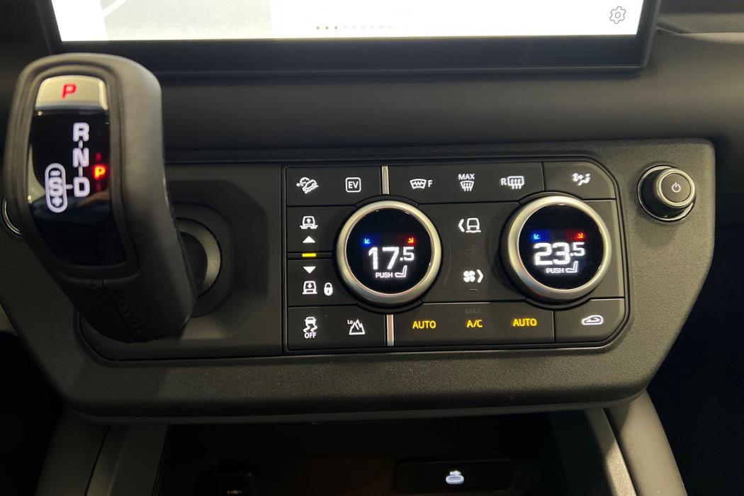 Land Rover Defender 2025