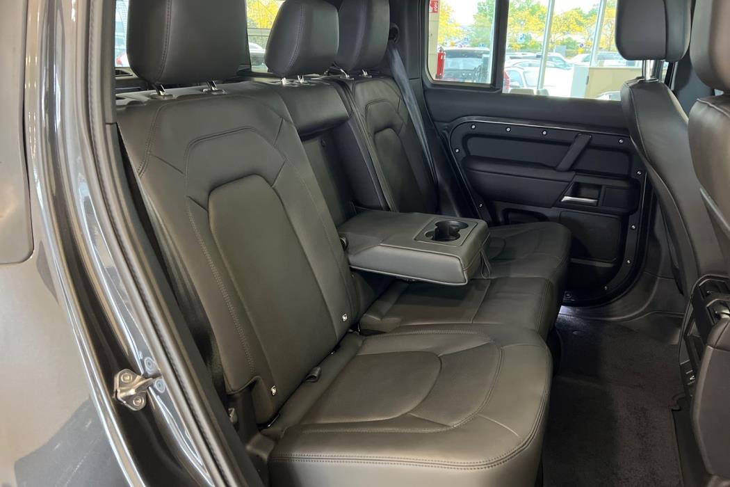 Land Rover Defender 2025