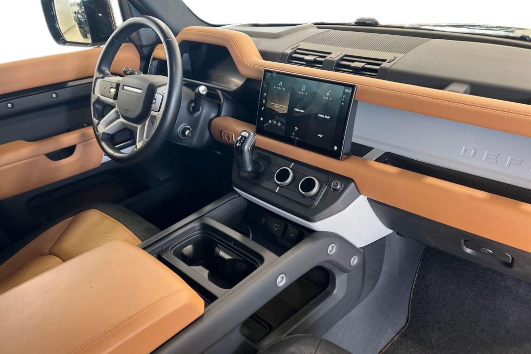 Land Rover Defender 2023