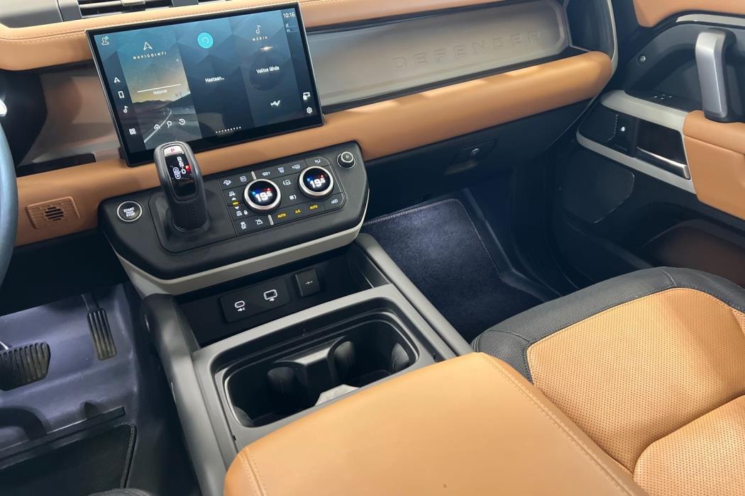 Land Rover Defender 2023