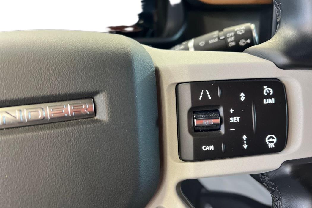 Land Rover Defender 2023