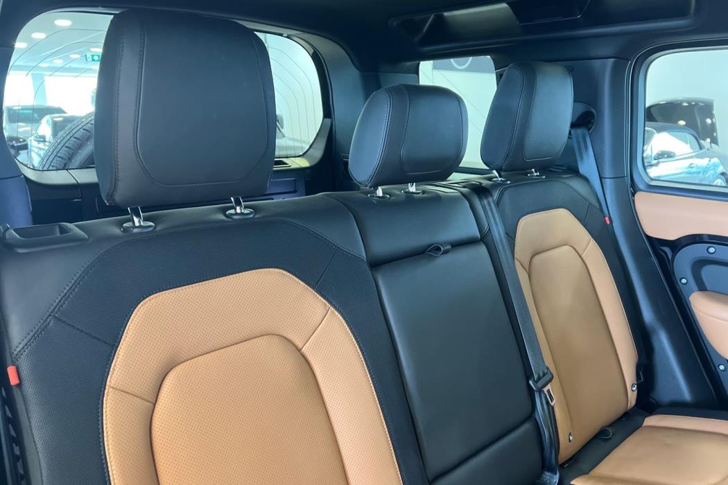 Land Rover Defender 2023