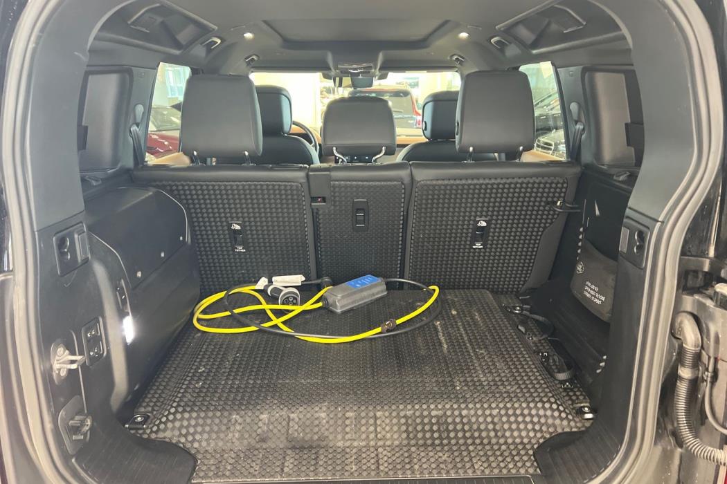 Land Rover Defender 2023