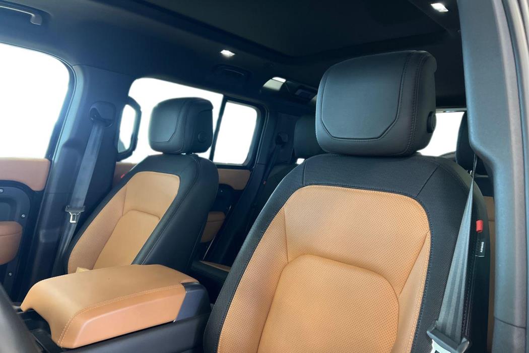 Land Rover Defender 2023