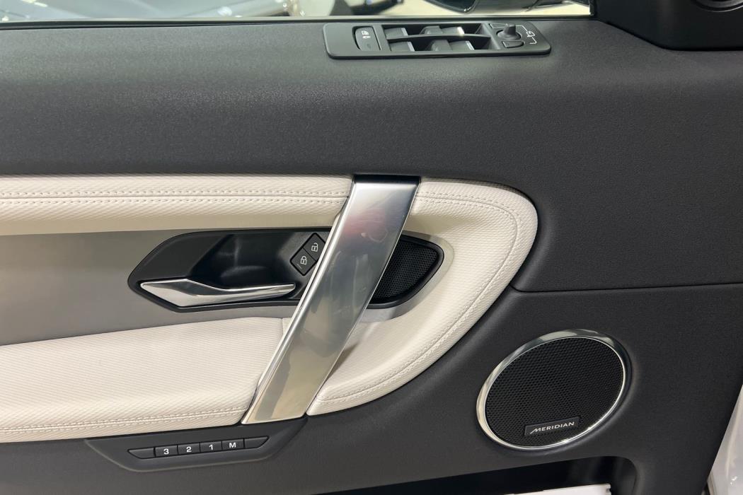 Land Rover Discovery Sport 2024