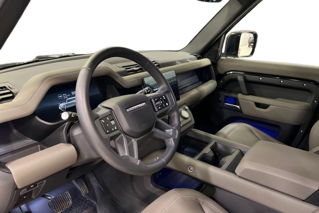 Land Rover Defender 2025