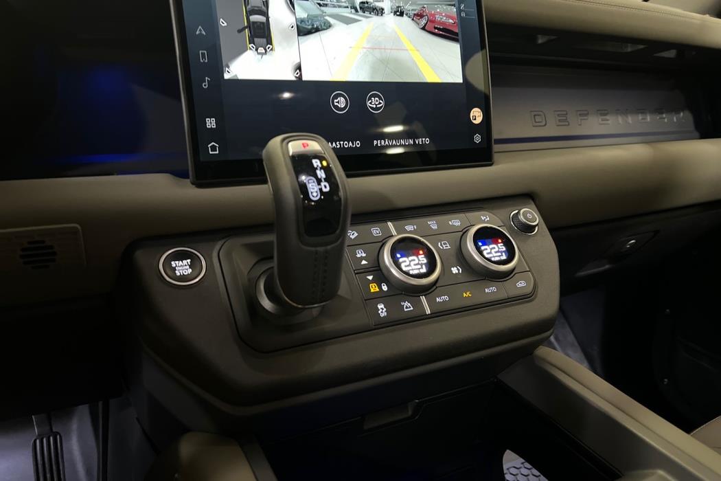 Land Rover Defender 2025