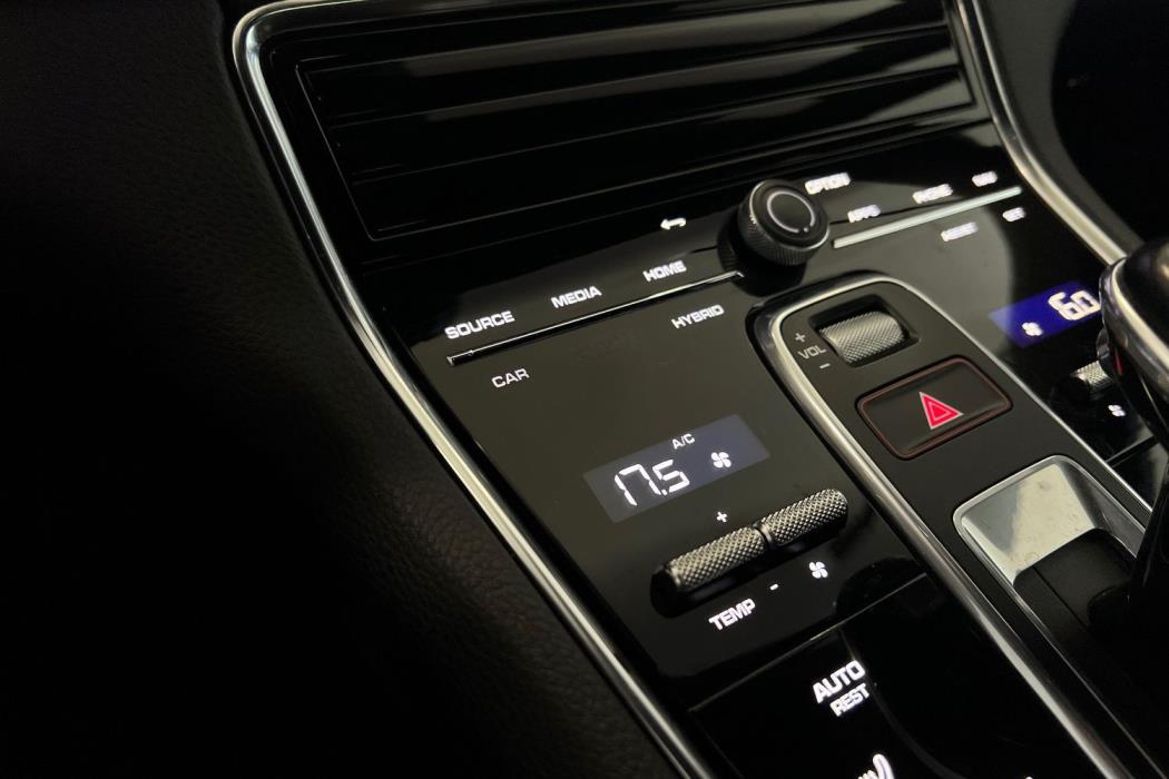 Porsche Panamera 2021