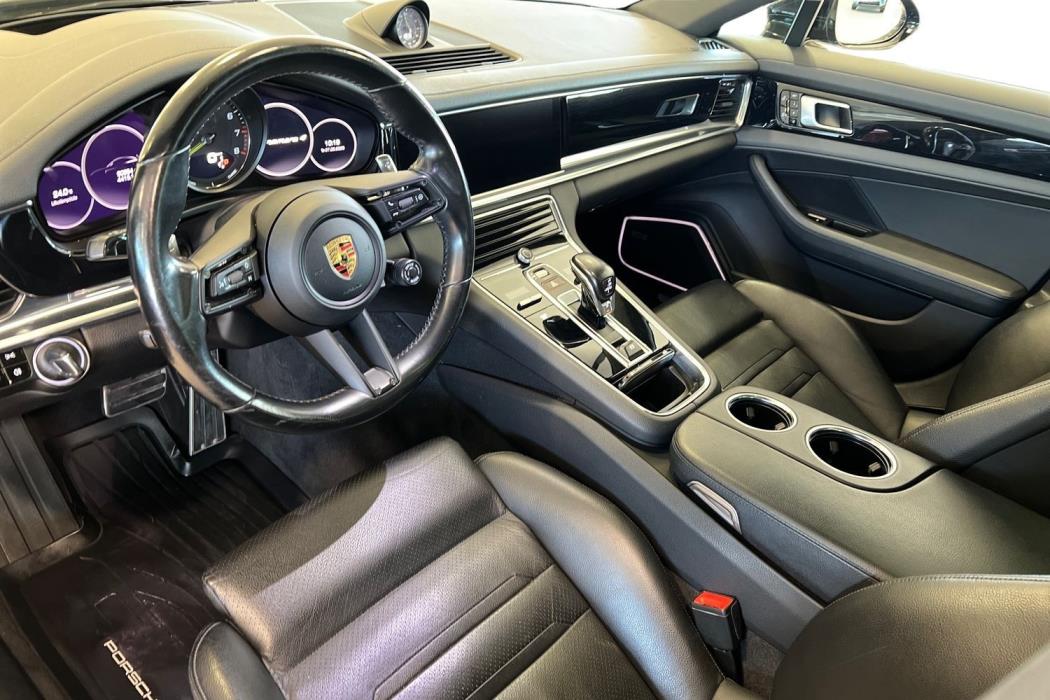 Porsche Panamera 2021