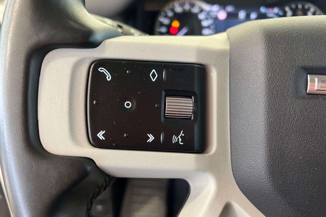 Land Rover Defender 2022