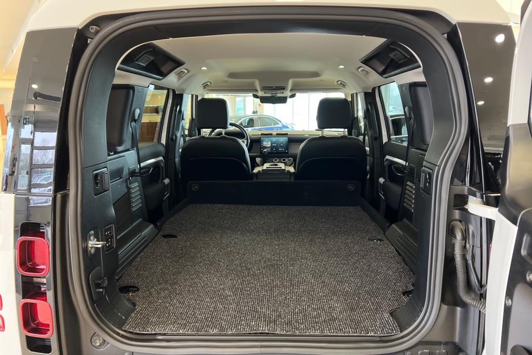 Land Rover Defender 2022