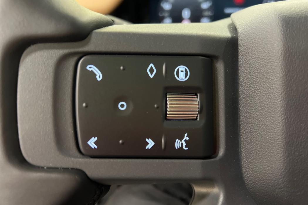 Land Rover Defender 2025