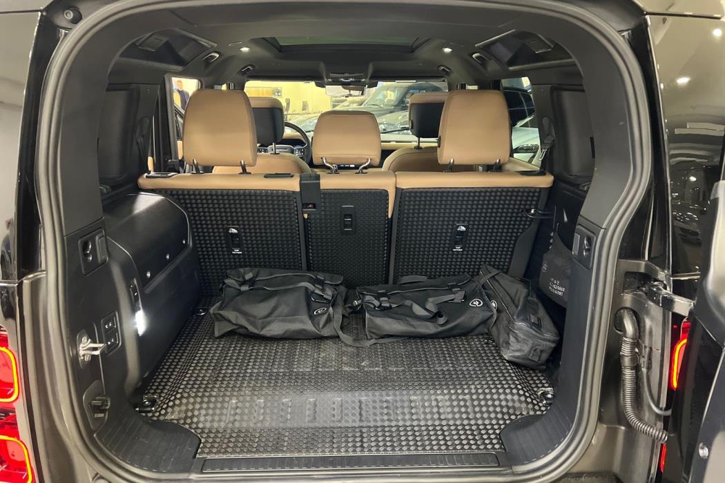 Land Rover Defender 2025