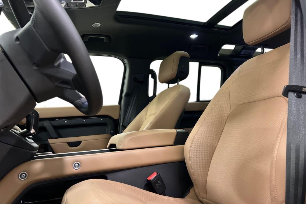 Land Rover Defender 2025