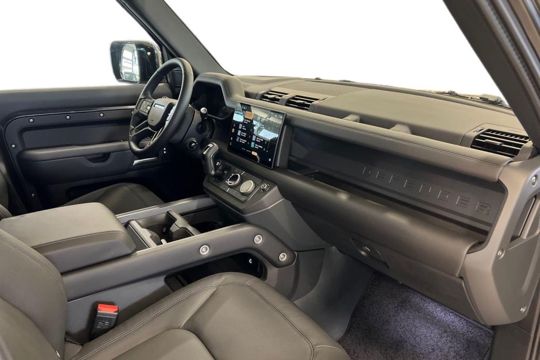 Land Rover Defender 2025