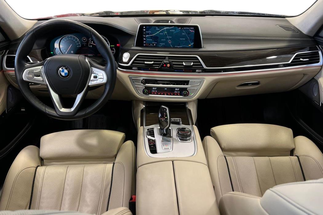 BMW 750 2018