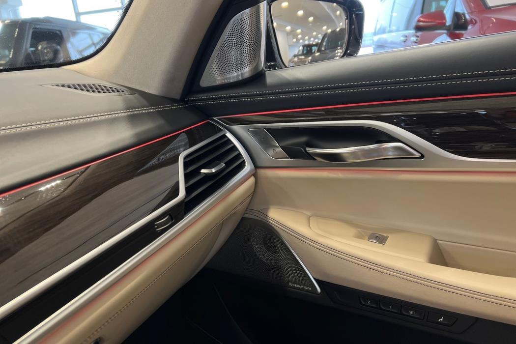 BMW 750 2018