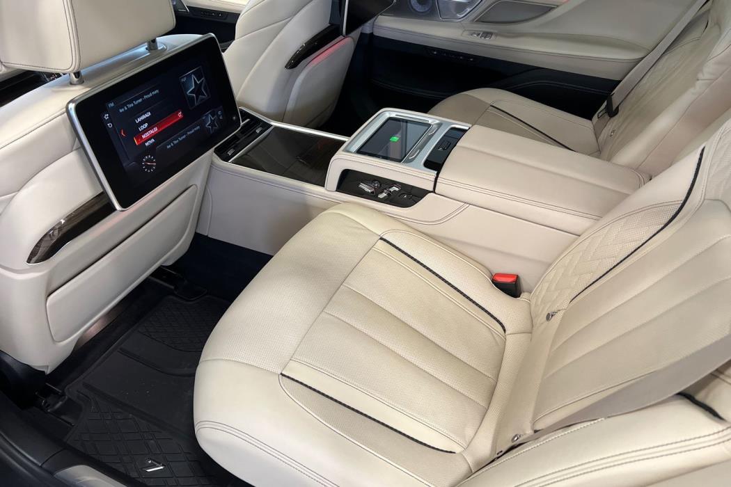 BMW 750 2018