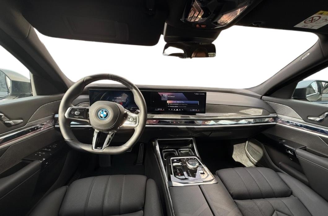 BMW i7 2025