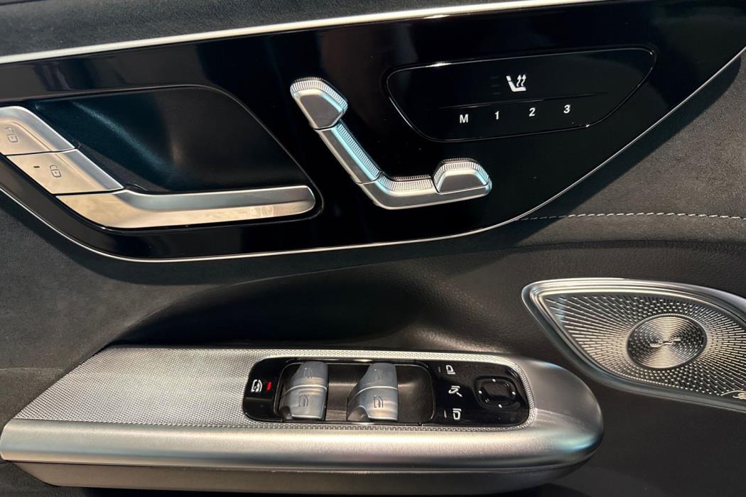 Mercedes-Benz EQE SUV 2025
