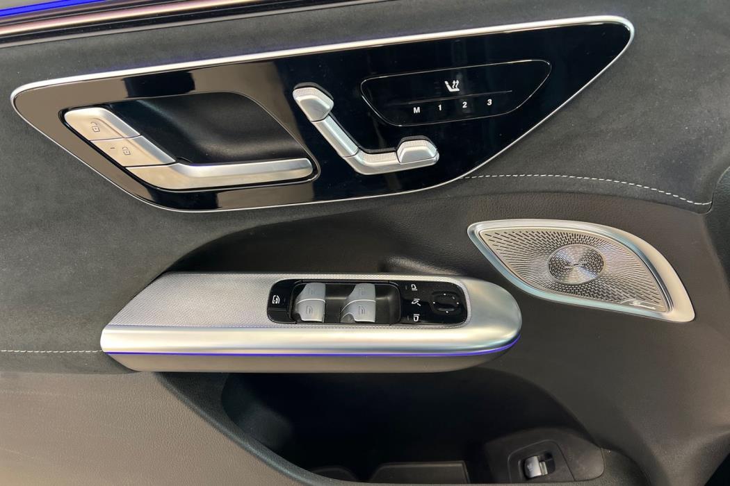 Mercedes-Benz EQE SUV 2024