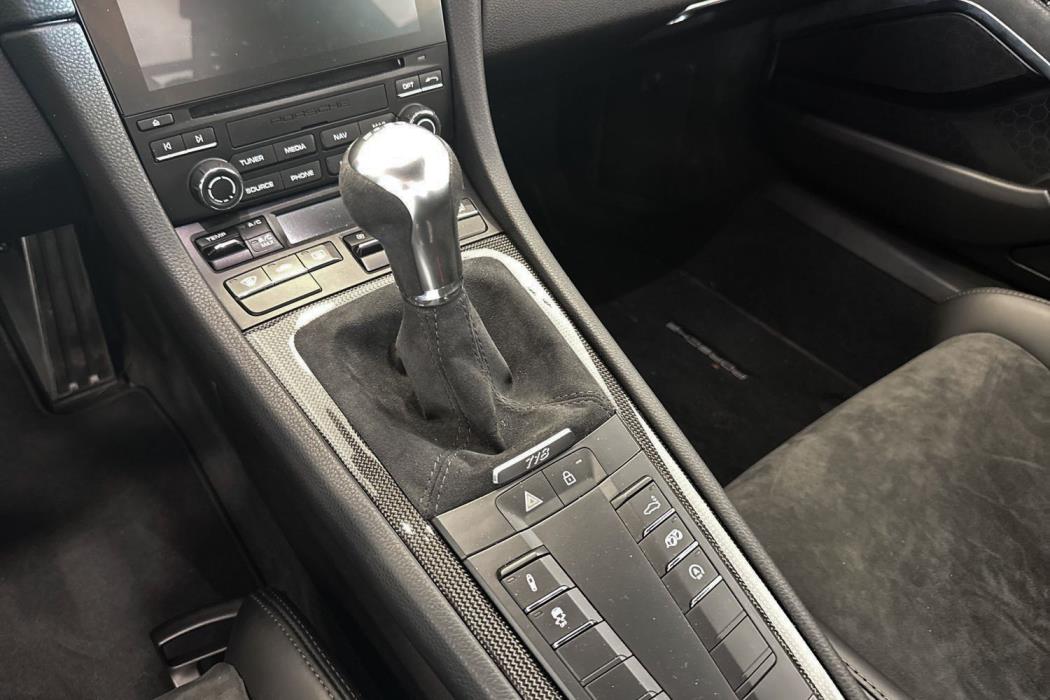 Porsche Cayman 2020