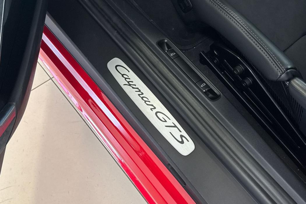 Porsche Cayman 2020