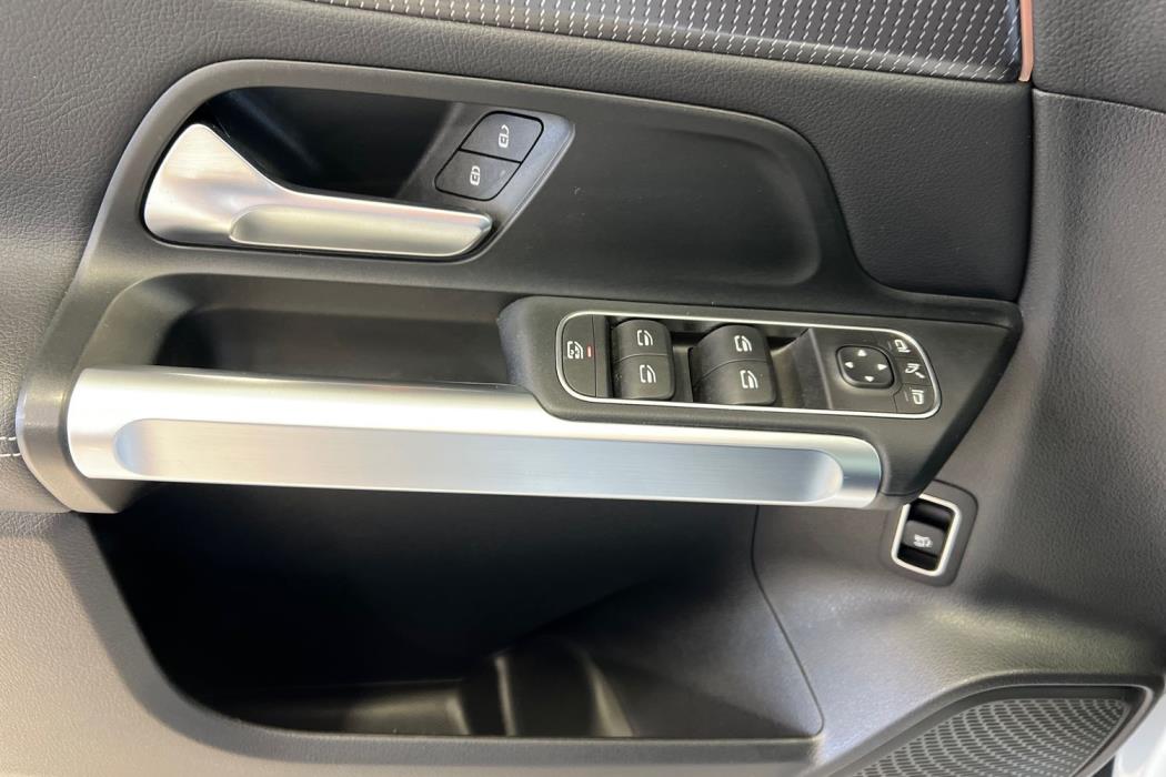 Mercedes-Benz EQB 2023