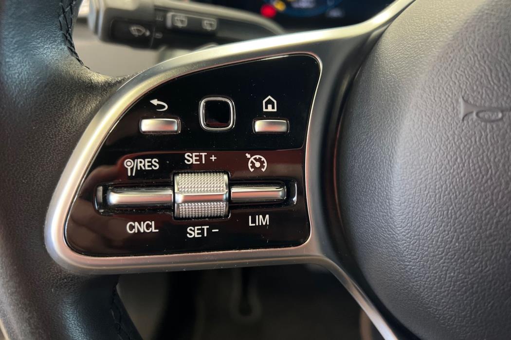 Mercedes-Benz EQB 2023